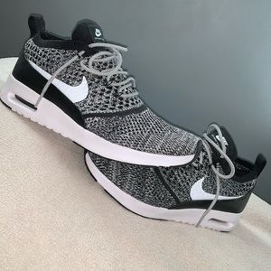 Nike Flyknit Sneakers